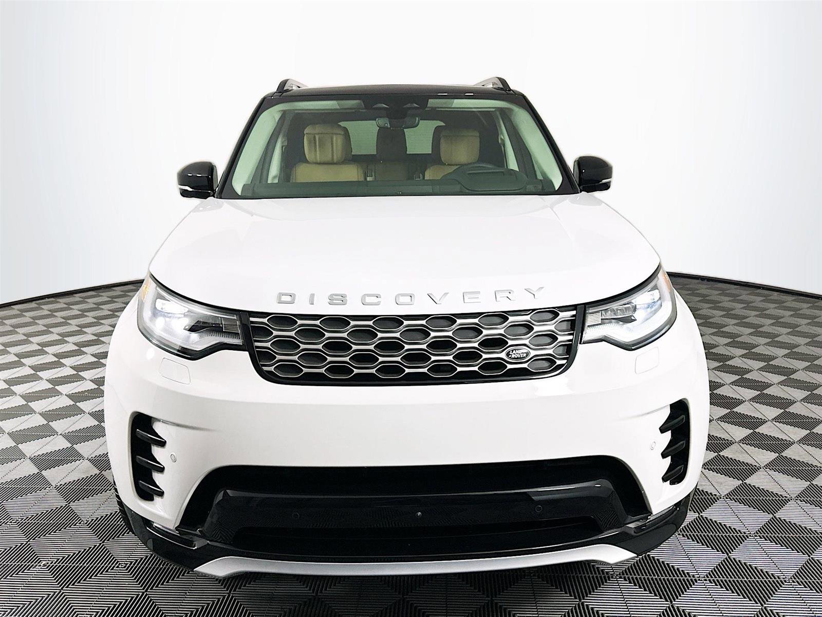2025 Land Rover Discovery Metropolitan Edition photo 2