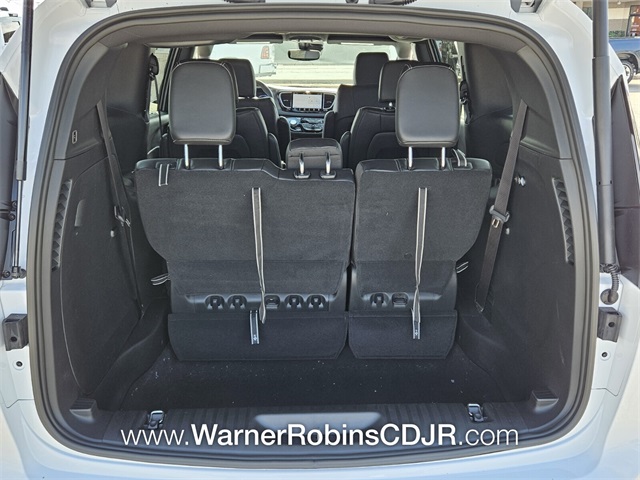2025 Chrysler Voyager LX photo 12