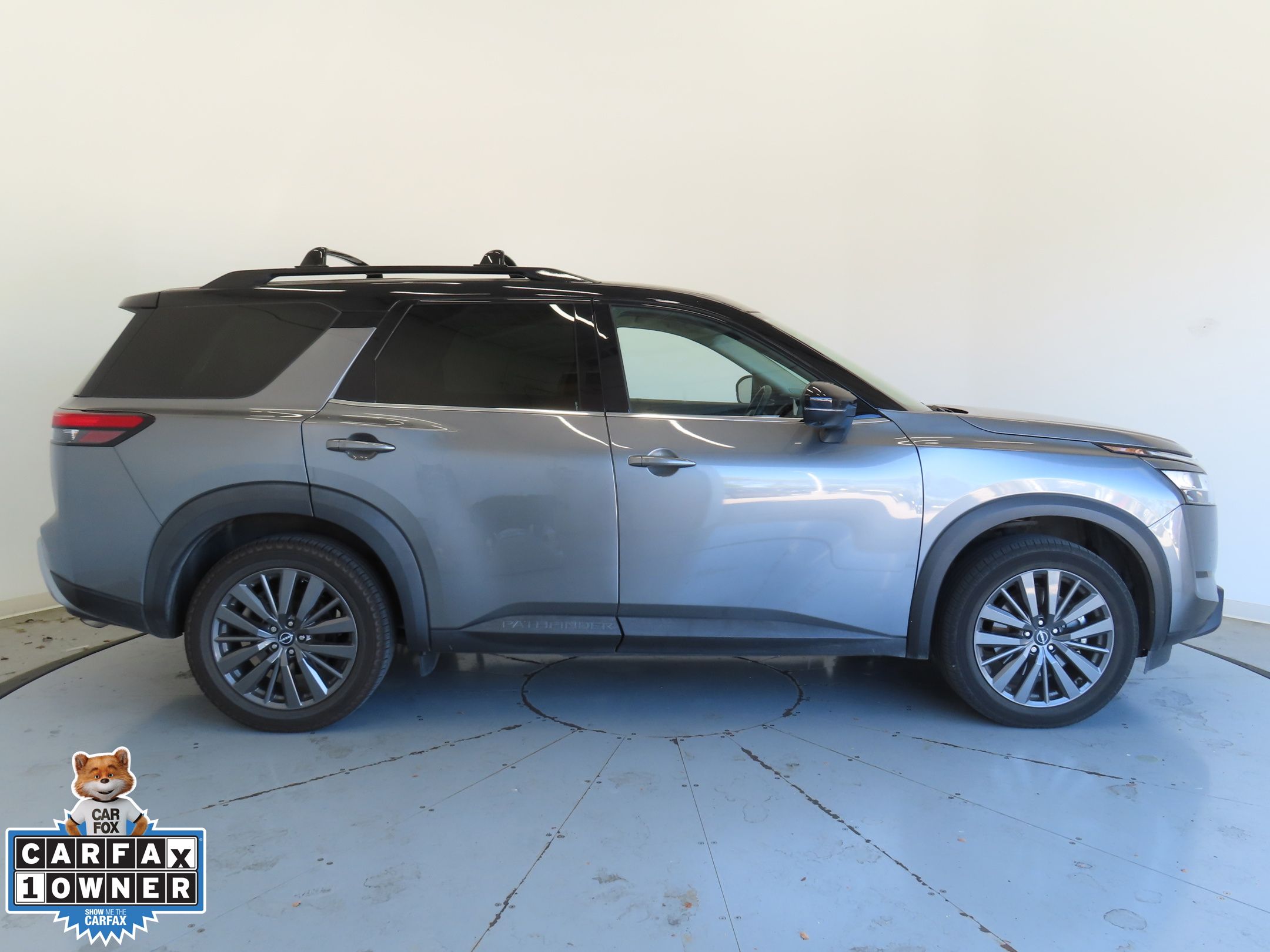 2022 Nissan Pathfinder SL photo 2