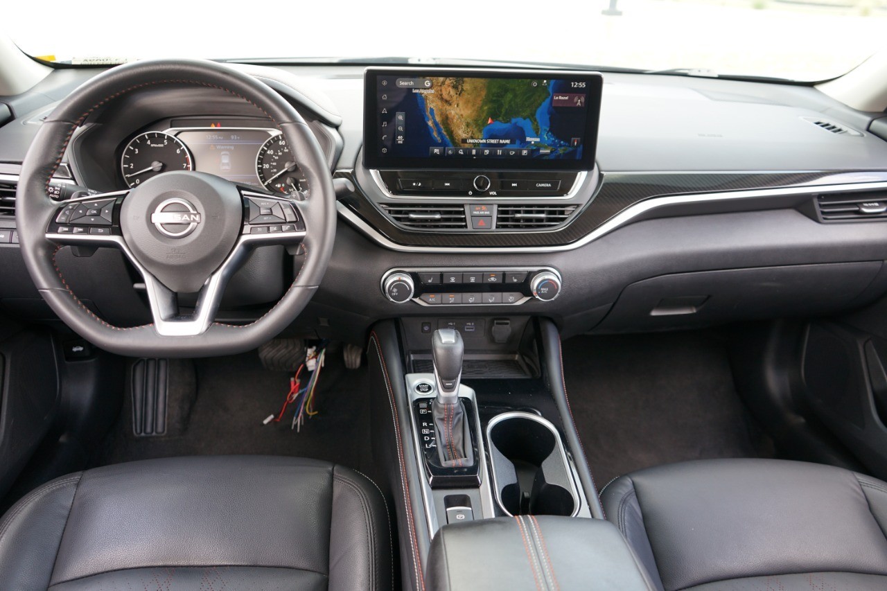 2023 Nissan Altima SR photo 25