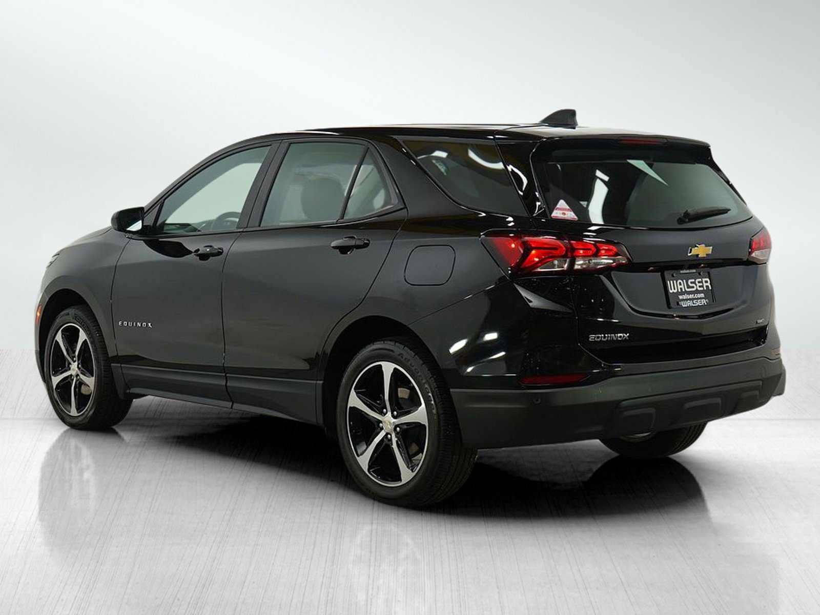 2023 Chevrolet Equinox LS photo 3