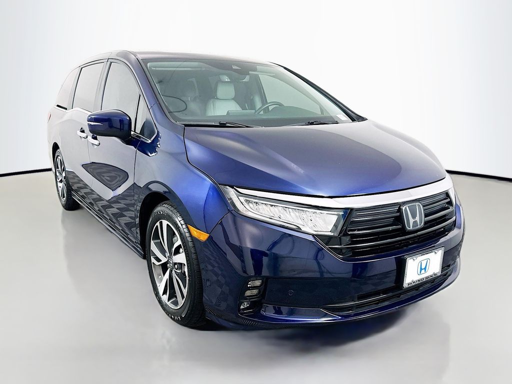 2023 Honda Odyssey Touring photo 3