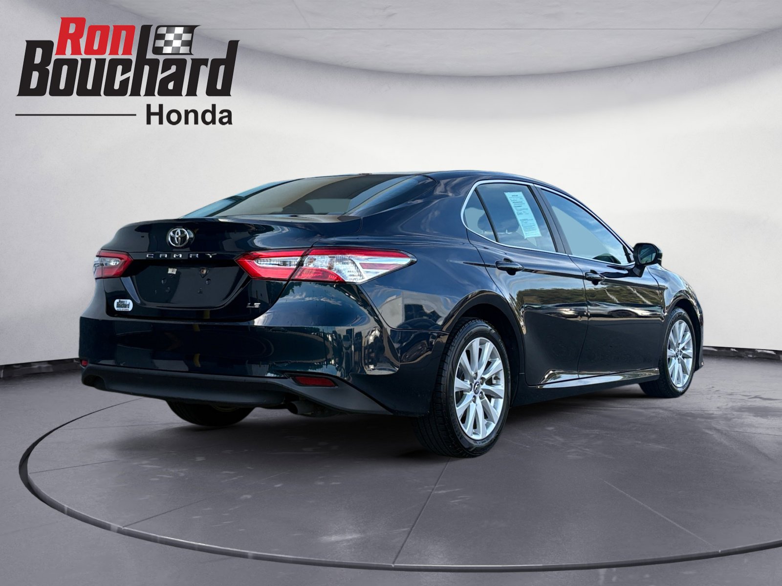 2018 Toyota Camry L photo 2