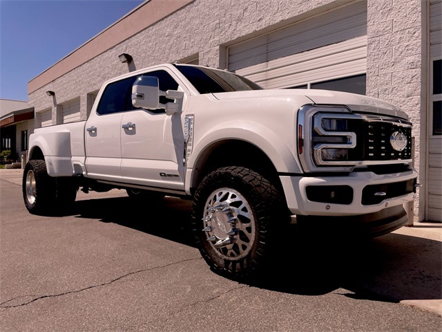 2024 Ford F-450 photo 2