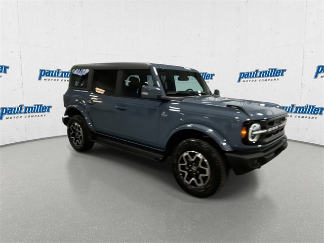 2025 Ford Bronco Outer Banks photo 2