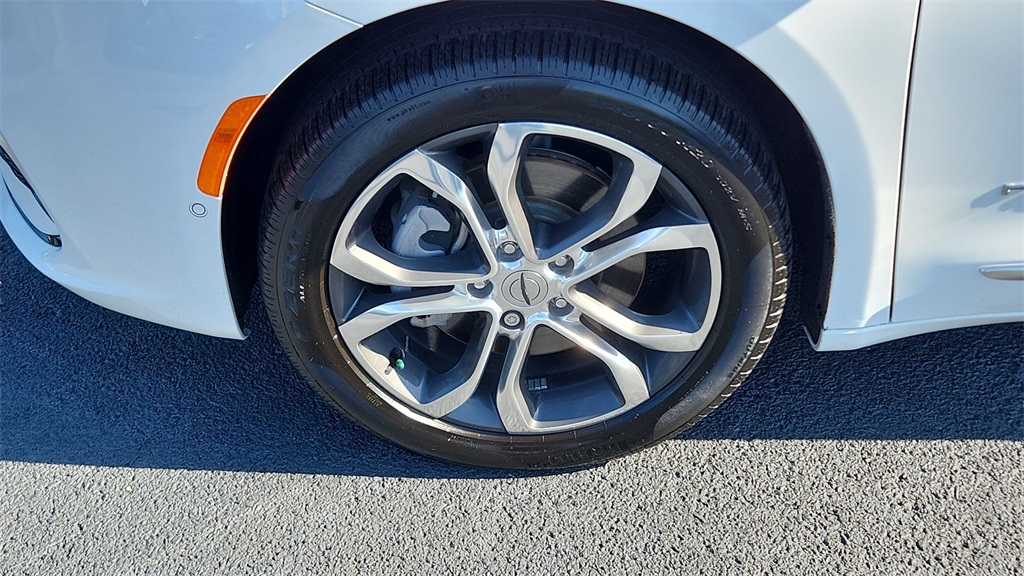 2024 Chrysler Pacifica Pinnacle photo 14
