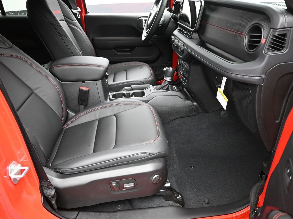 2025 Jeep Wrangler Rubicon photo 5