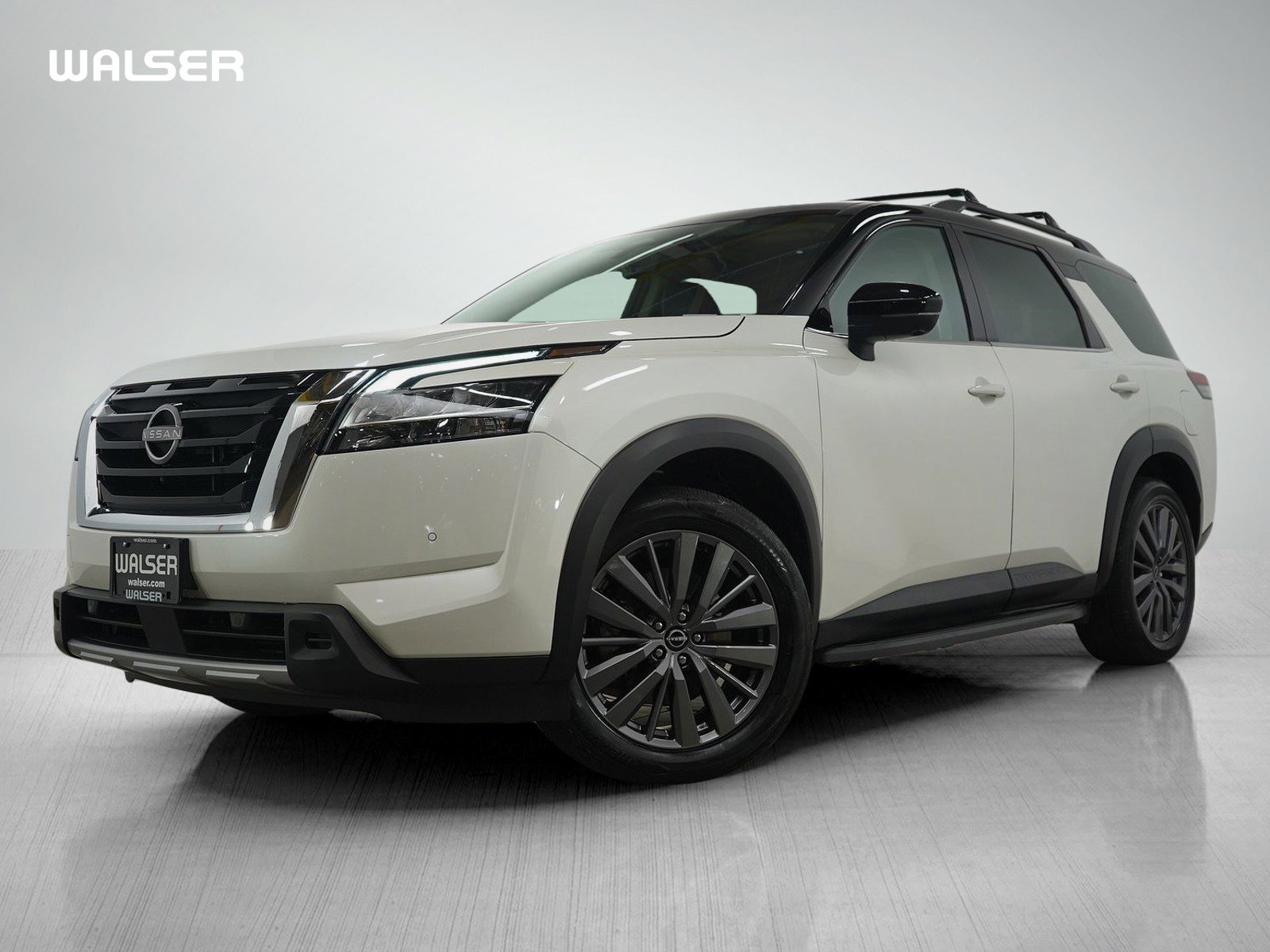 2023 Nissan Pathfinder SL's photo