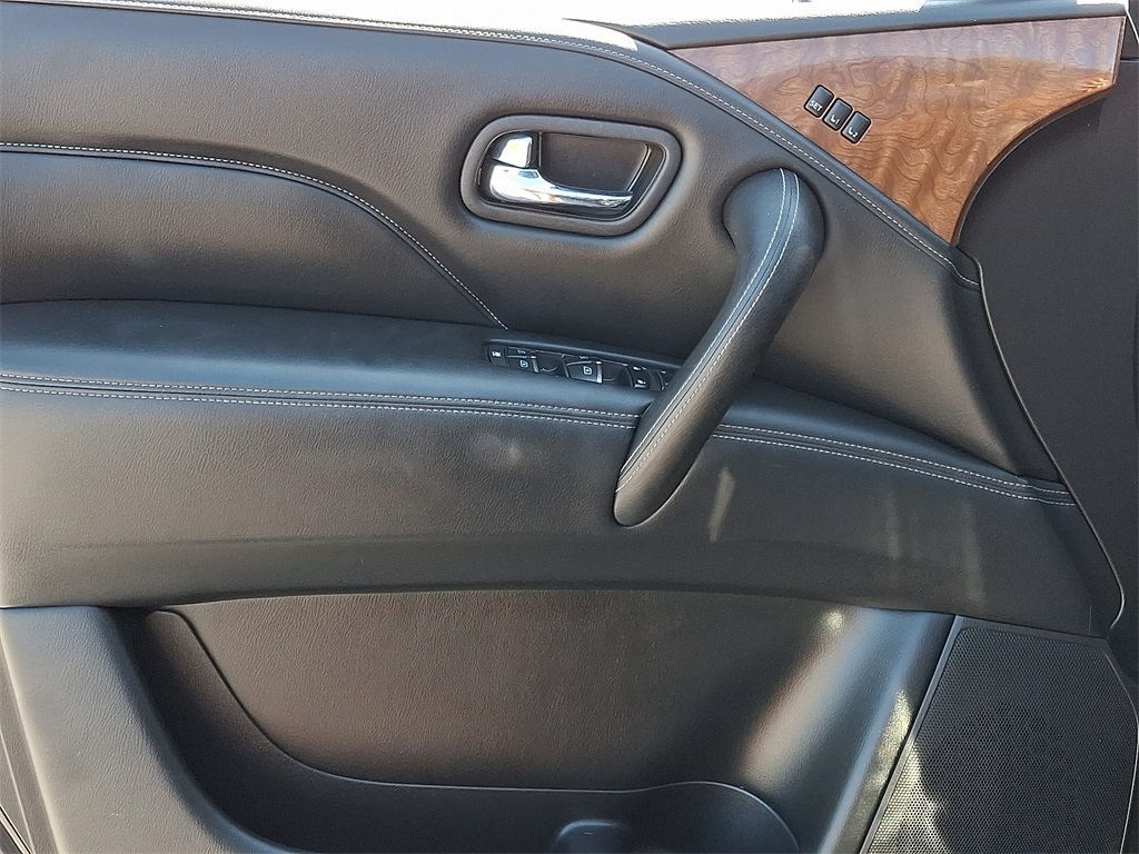 2019 Infiniti QX80 Luxe photo 11