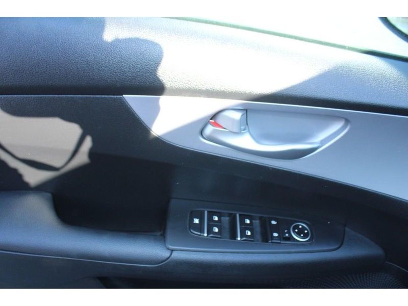 2024 Kia Forte LXS photo 8