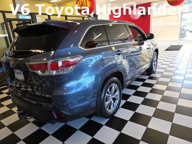 2015 Toyota Highlander LE Plus photo 3