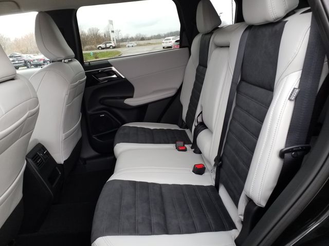 2025 Mitsubishi Outlander SE photo 18