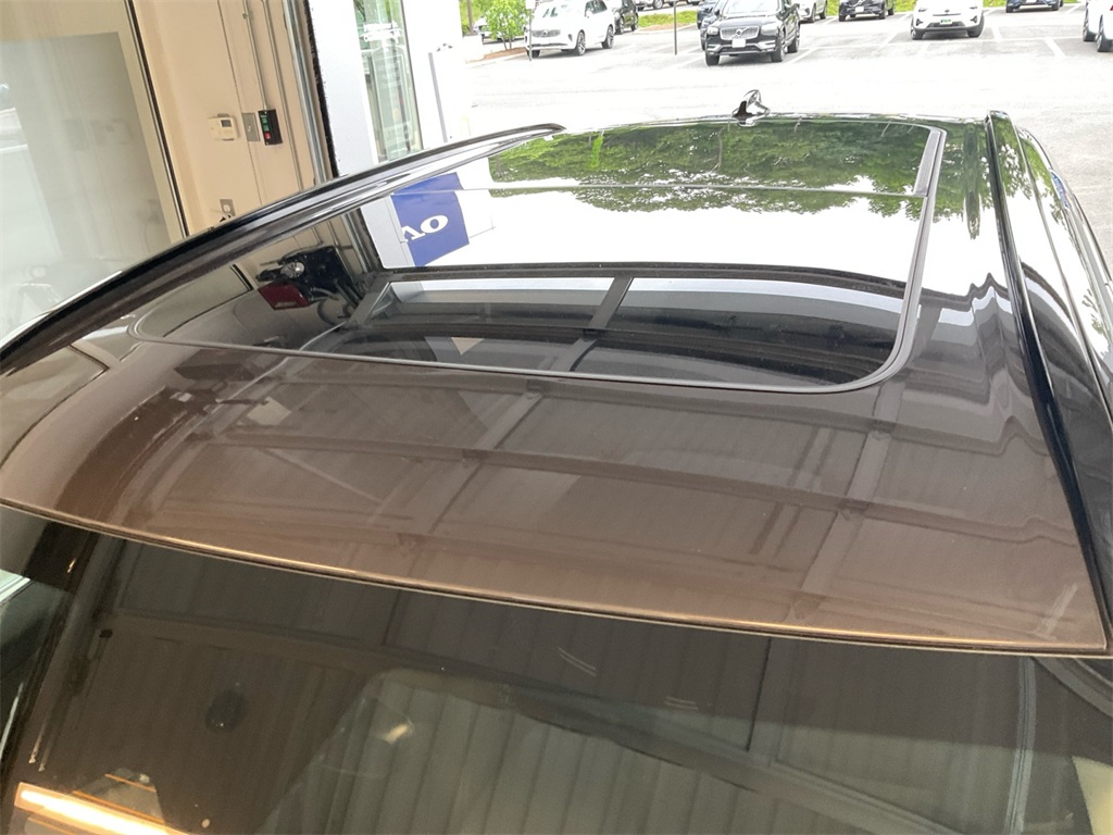 2025 Volvo XC60 B5 Plus photo 16