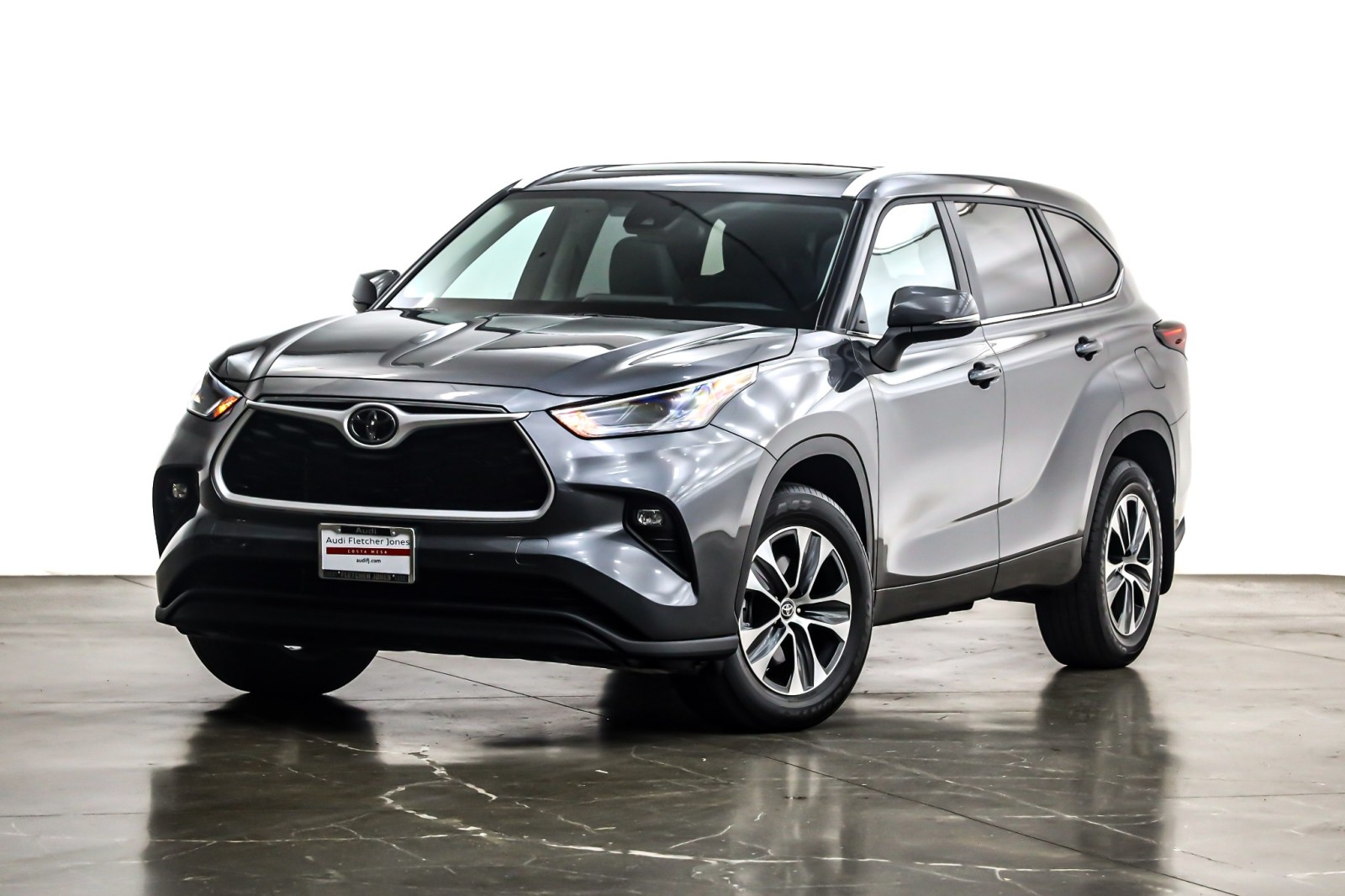 2025 Toyota Highlander XLE's photo