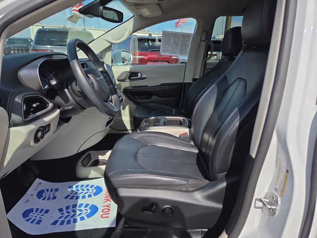 2022 Chrysler Pacifica Touring L photo 3