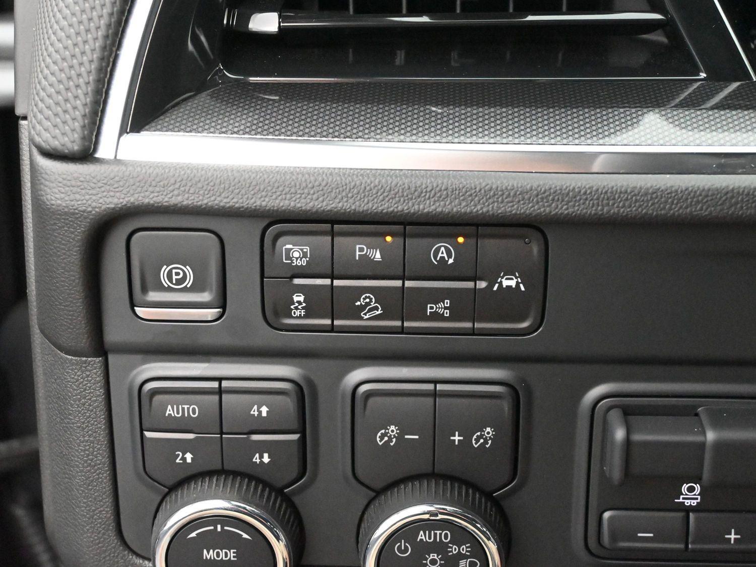 2025 Chevrolet Suburban RST photo 25