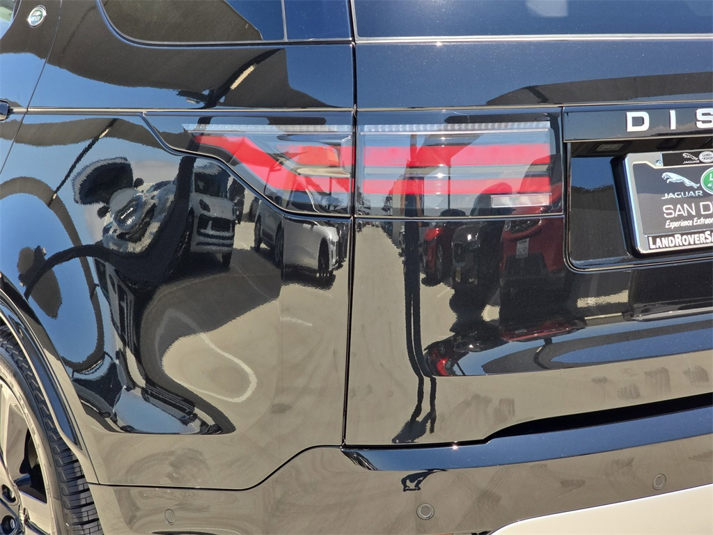 2025 Land Rover Discovery Metropolitan Edition photo 31