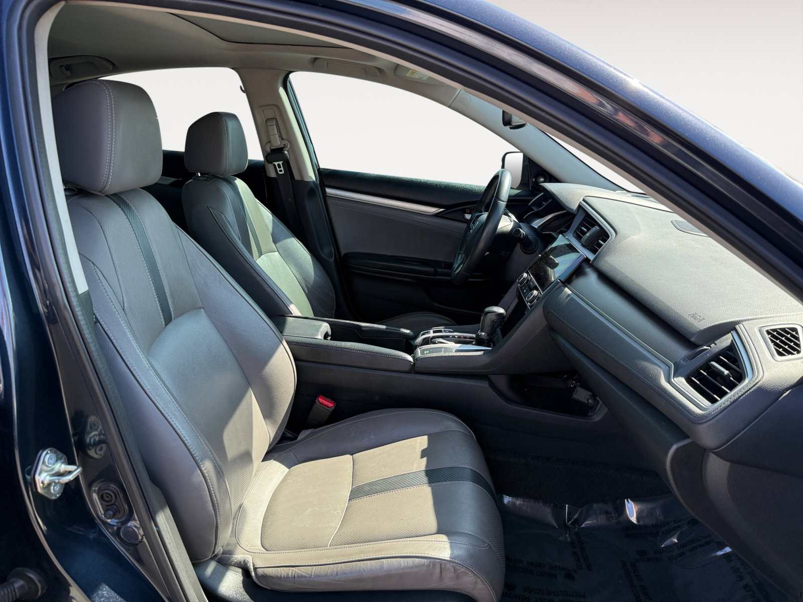 2017 Honda Civic Touring photo 18