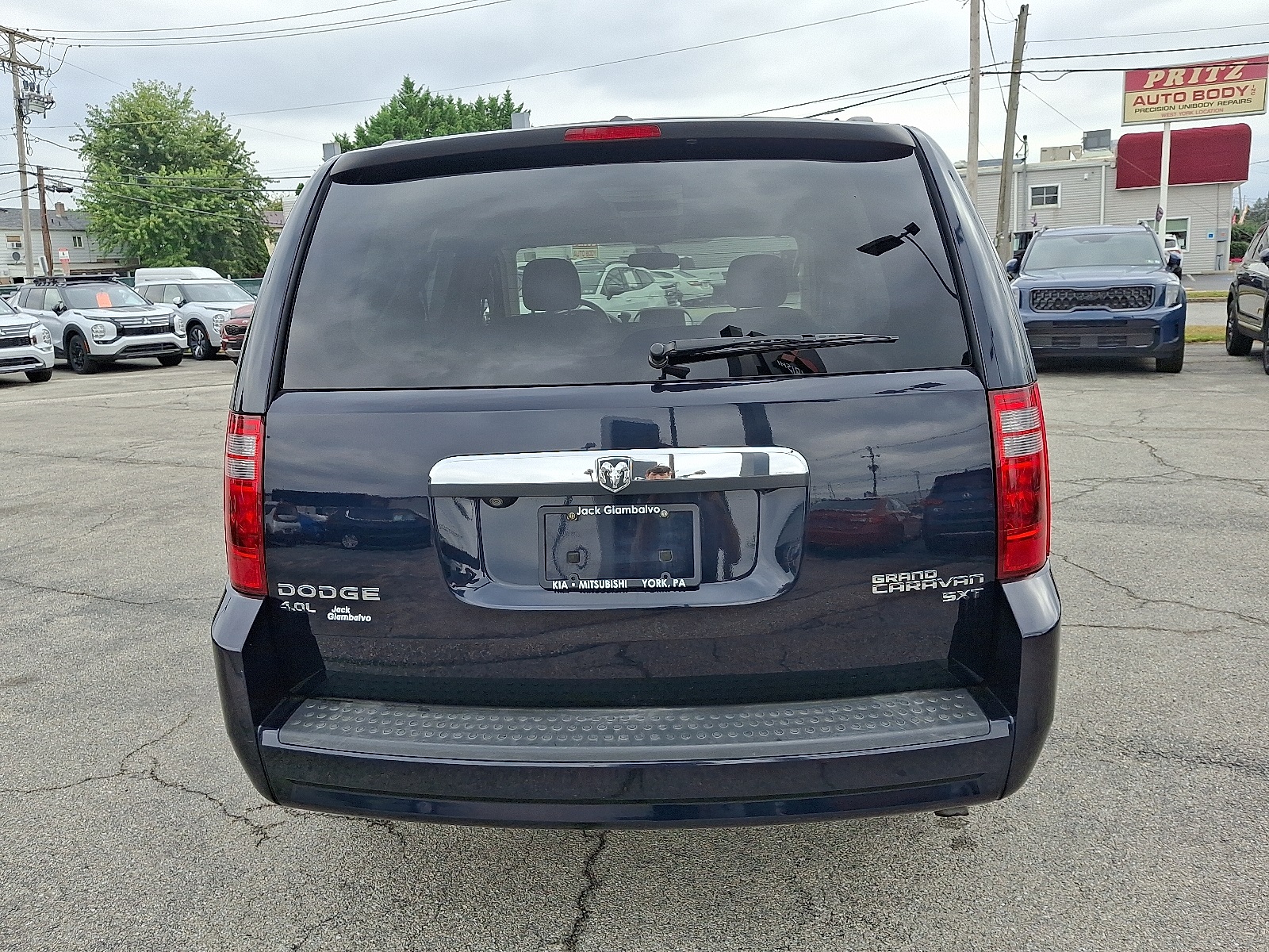 2010 Dodge Grand Caravan SXT Crew photo 6