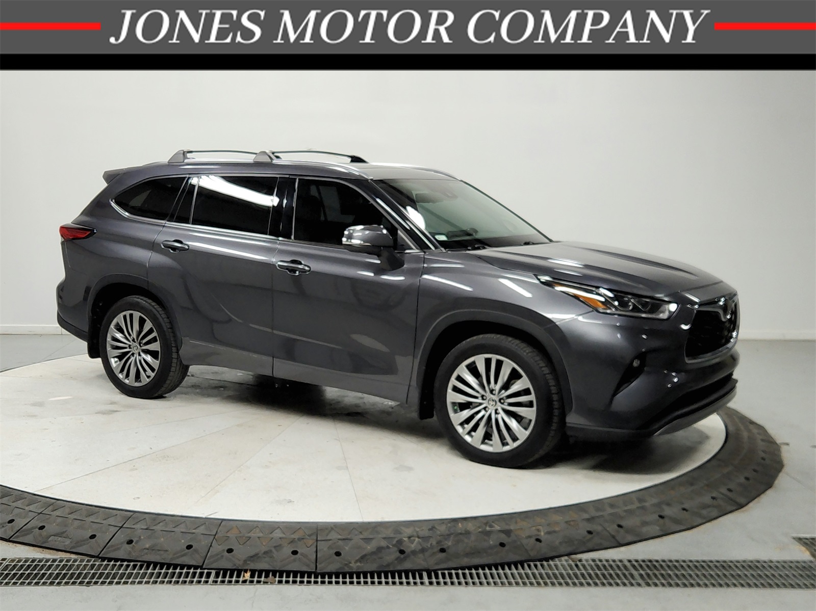 2020 Toyota Highlander Platinum's photo