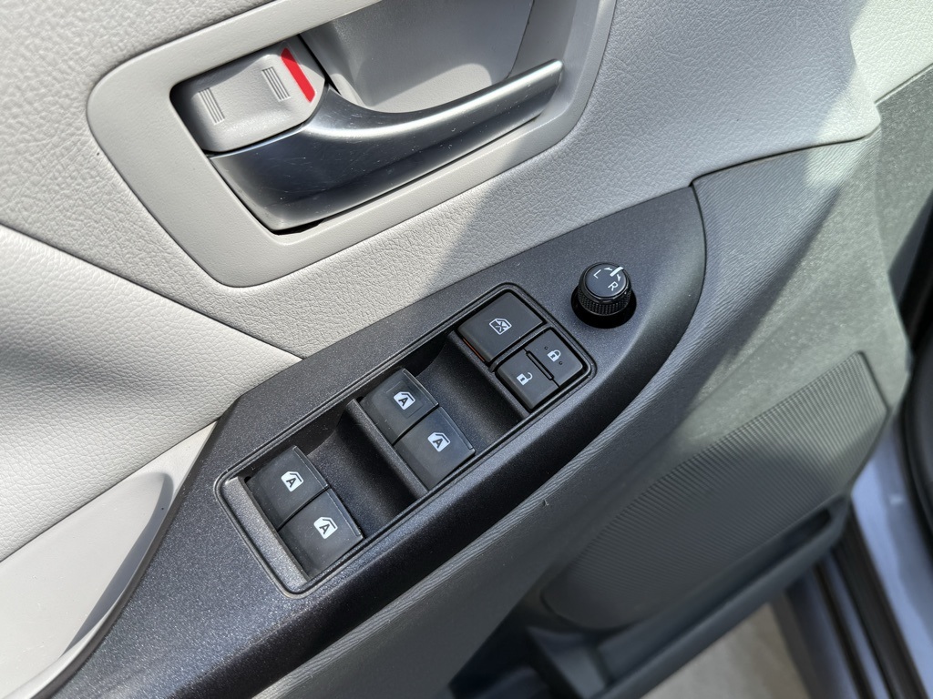 2020 Toyota Sienna LE photo 8