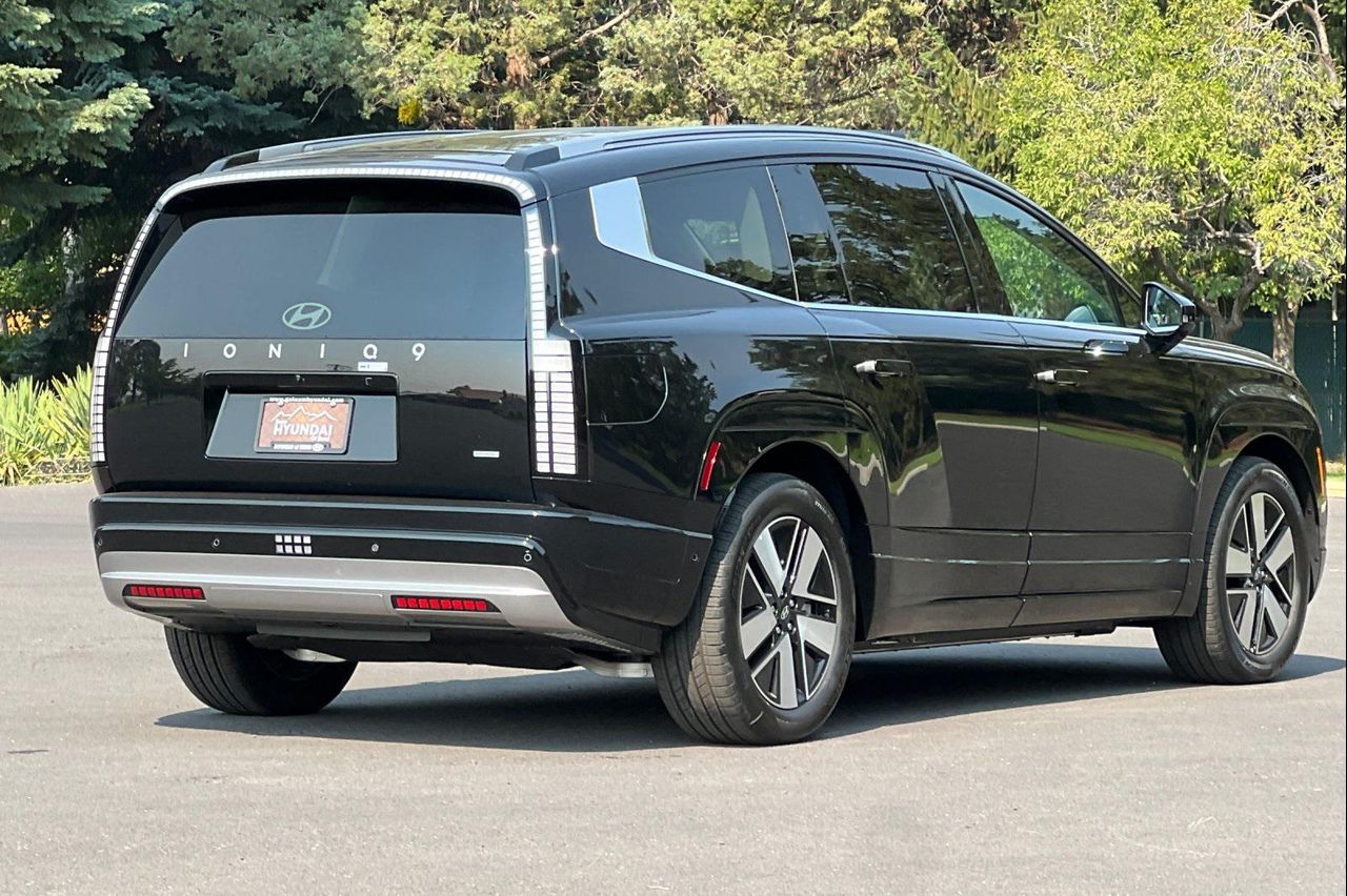 2026 Hyundai Ioniq SEL photo 4