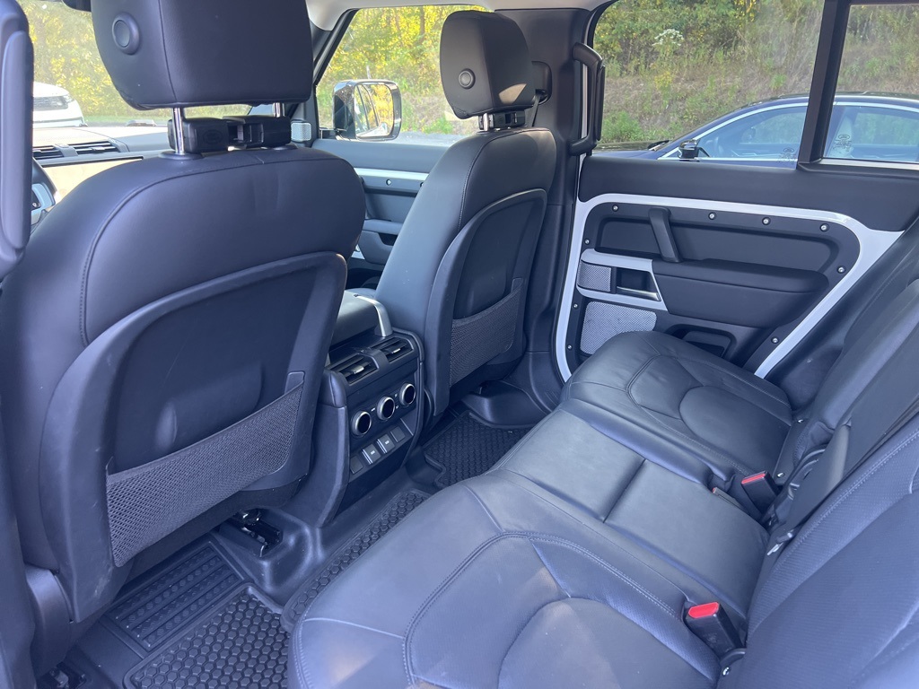 2024 Land Rover Defender 130 S photo 8