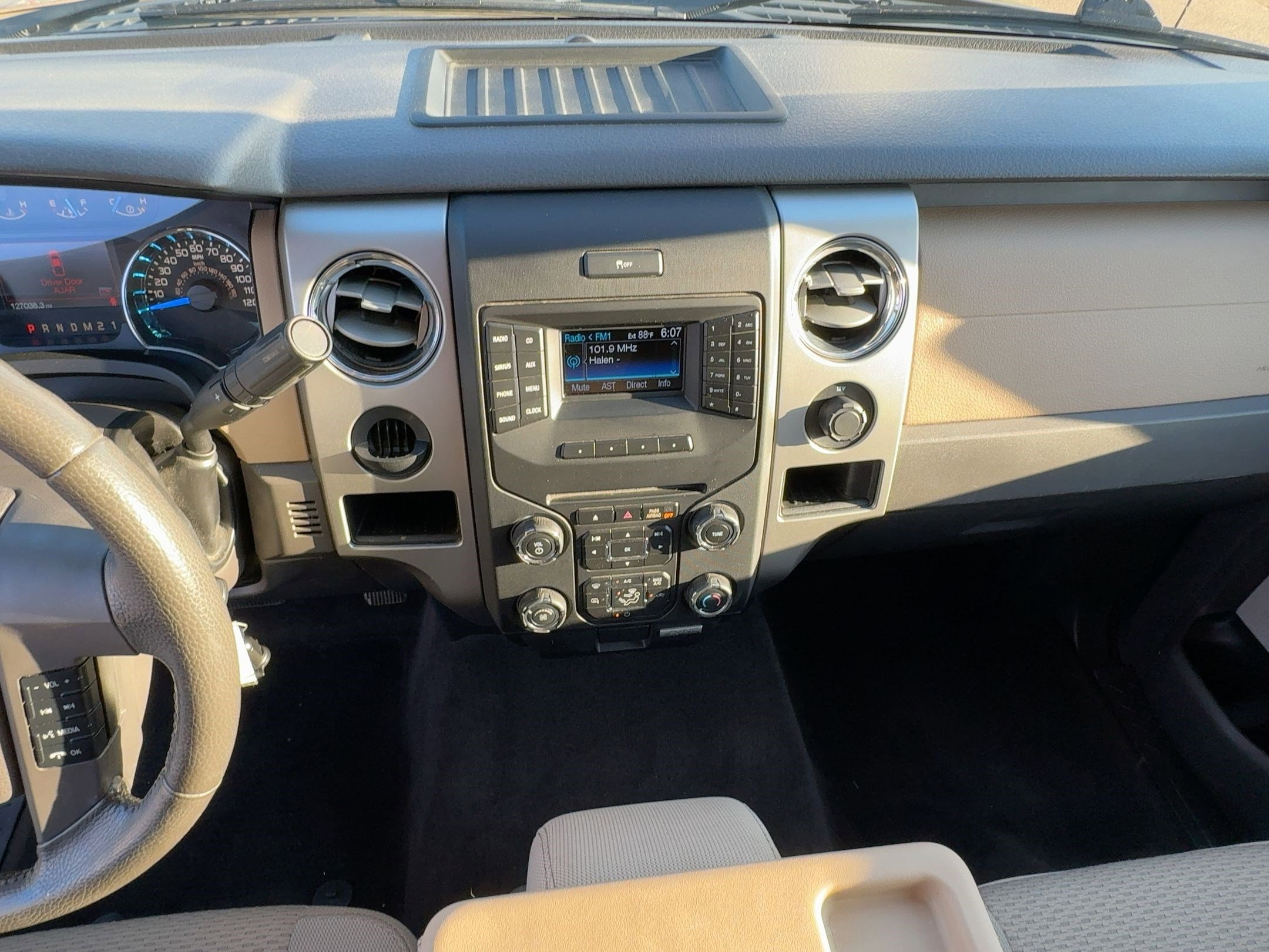 2014 Ford F-150 XLT photo 21