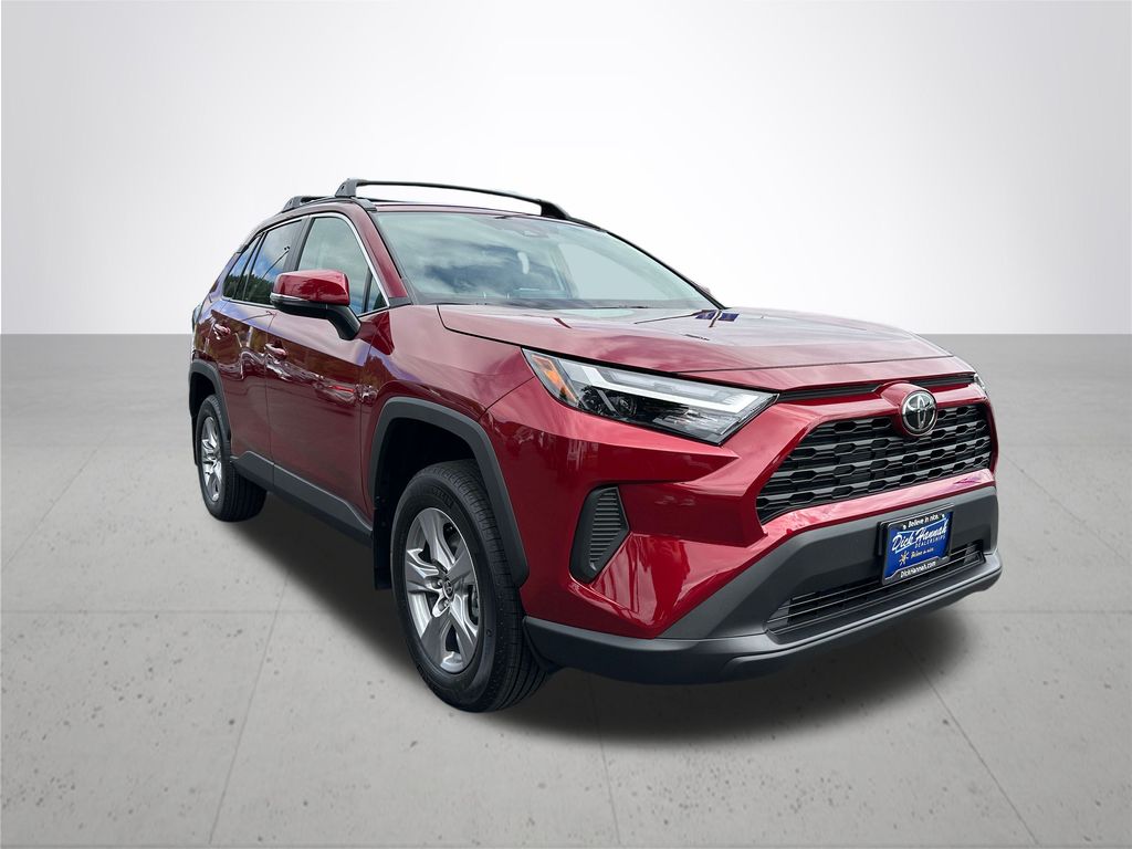 2025 Toyota RAV4 XLE photo 4
