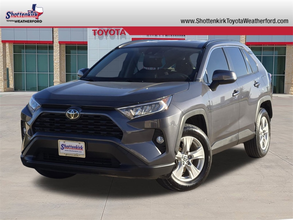 2021 Toyota RAV4 XLE's photo