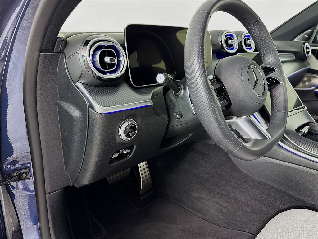 2025 Mercedes Benz C 300 4MATIC photo 4