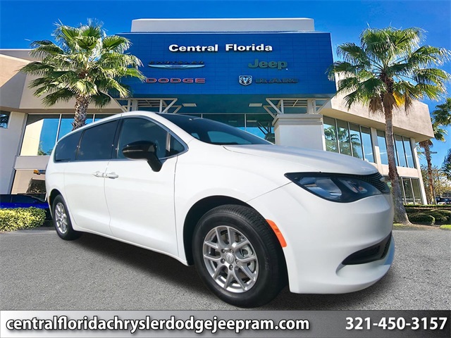 2026 Chrysler Voyager LX's photo