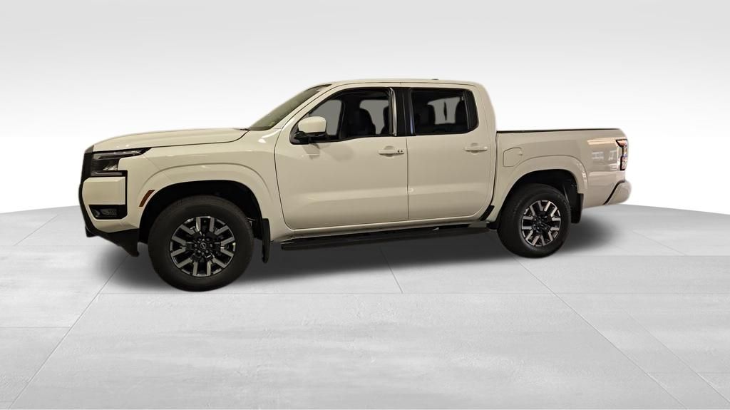 2025 Nissan Frontier SL photo 2