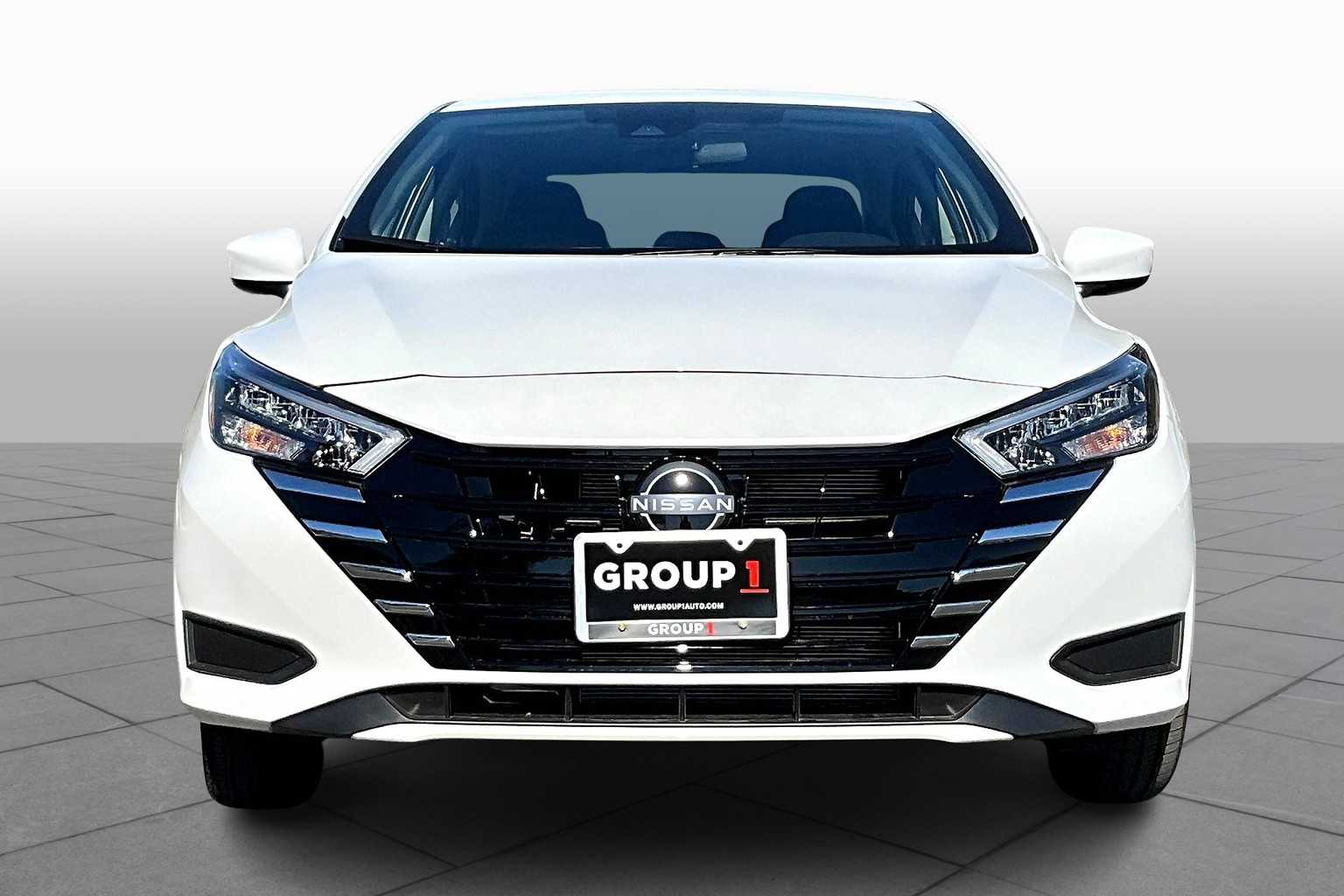 2025 Nissan Versa SV photo 3