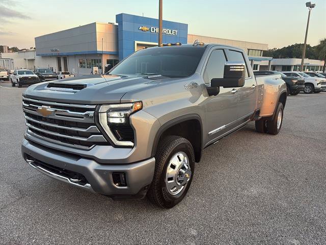 2024 Chevrolet Silverado 3500HD High Country photo 3