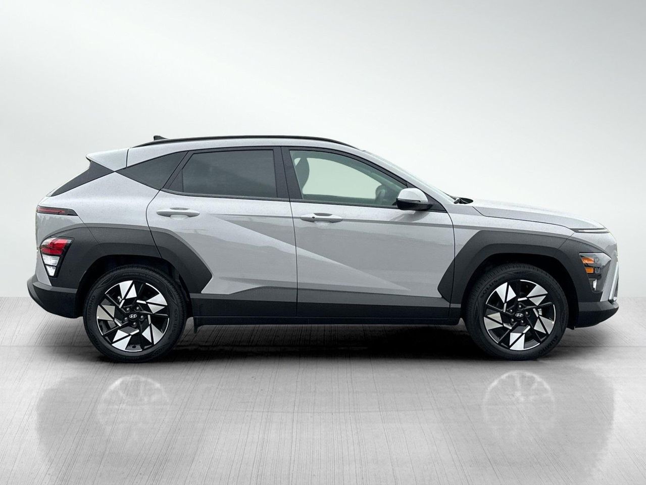 2025 Hyundai Kona SEL photo 3