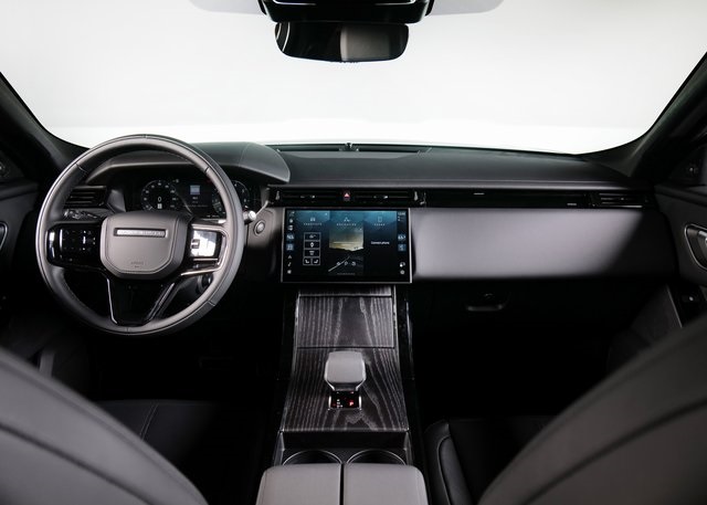 2026 Land Rover Range Rover Velar SE photo 4