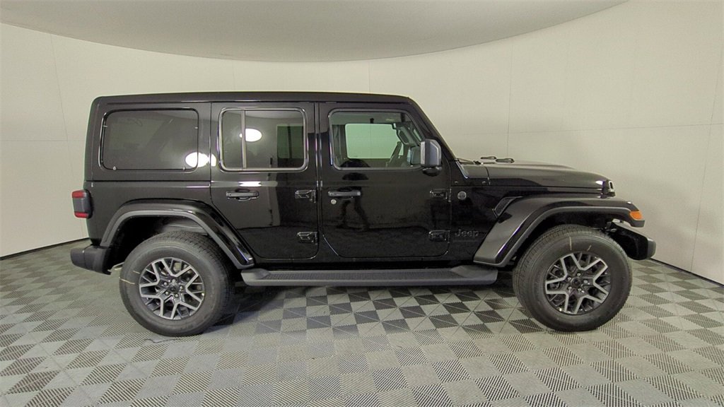 2025 Jeep Wrangler Sahara photo 2