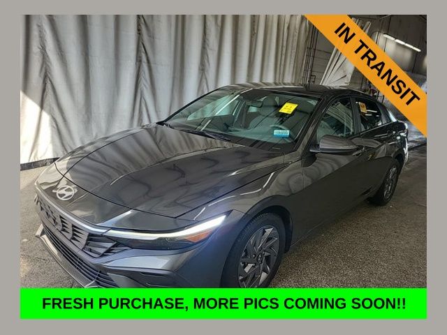 2024 Hyundai Elantra SEL's photo