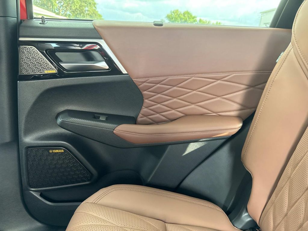 2025 Mitsubishi Outlander SEL GT photo 14