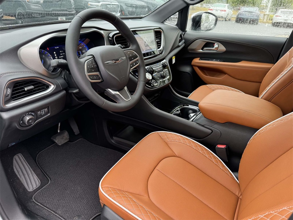 2026 Chrysler Pacifica Pinnacle photo 2