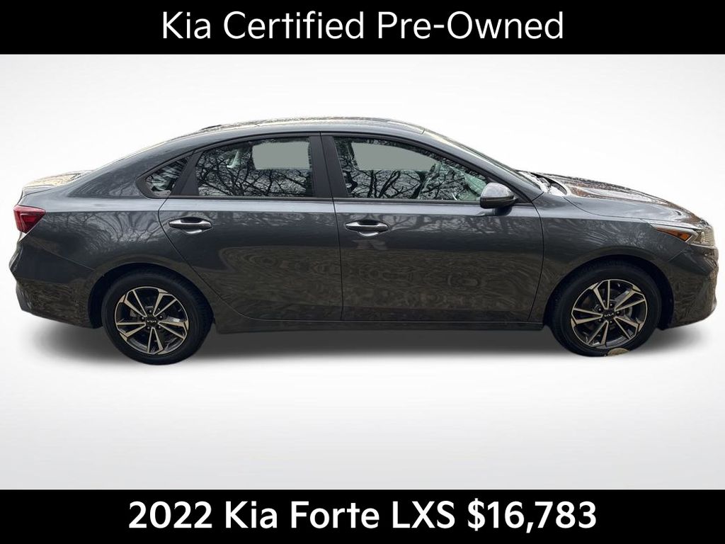 2022 Kia Forte LXS photo 2
