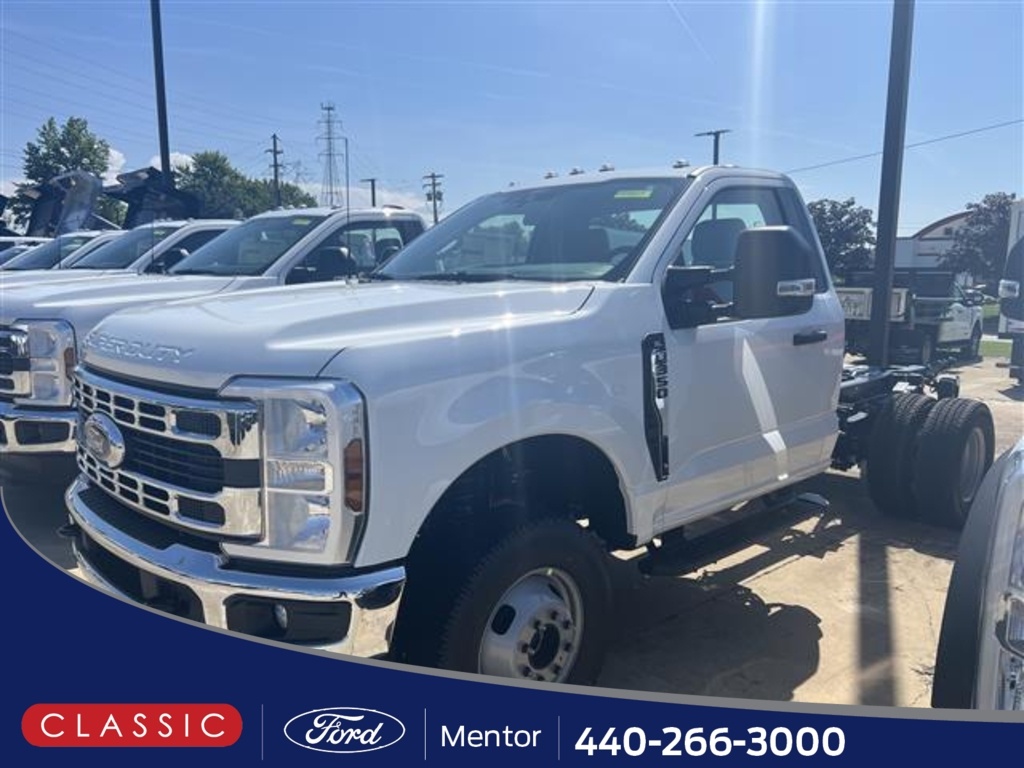 2025 Ford F-350 Super Duty Chassis Cab XL's photo