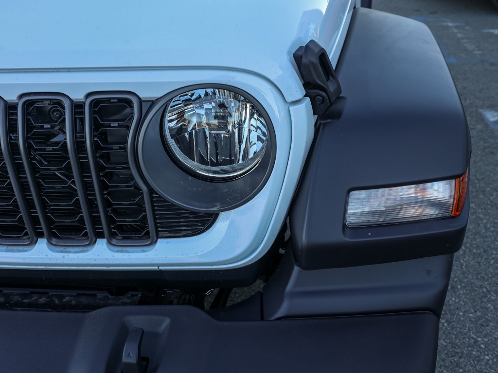 New 2026 Bright White Clear-Coat Exterior Paint Jeep Sport image 9