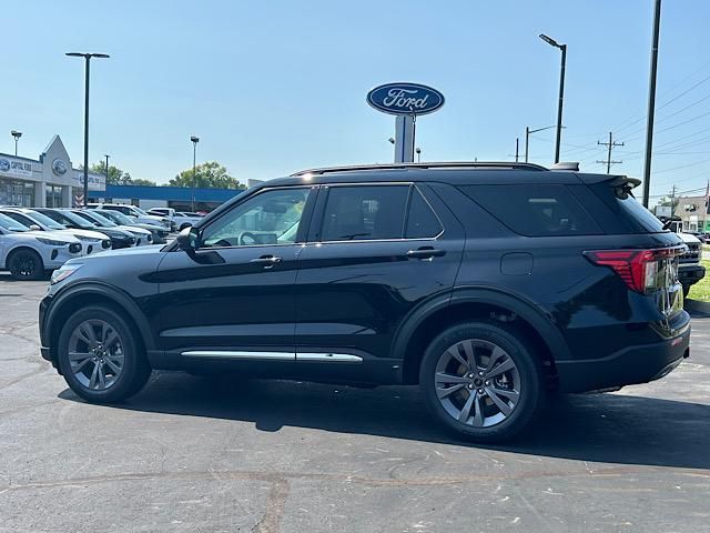 2025 Ford Explorer photo 4
