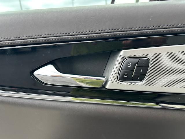 2023 Lincoln Nautilus Black Label photo 25