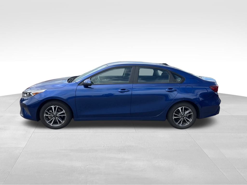 2023 Kia Forte LXS photo 2