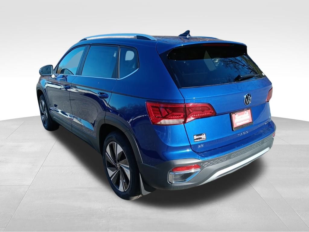 2024 Volkswagen Taos SE photo 2