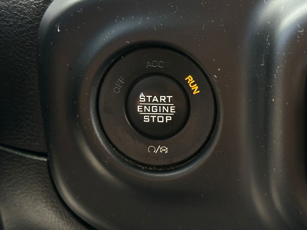 2020 Jeep Wrangler Unlimited Sahara photo 27
