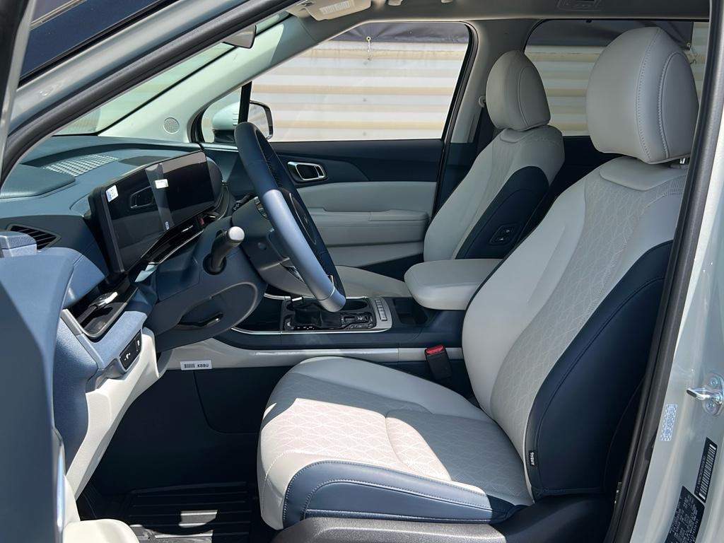 2026 Kia Carnival EX photo 7